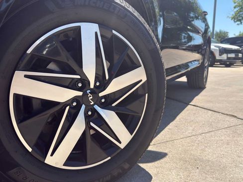 Certified 2022 Kia Sorento S FWD image 5