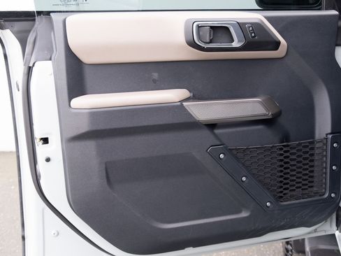 Used 2023 Ford Bronco Wildtrak image 15