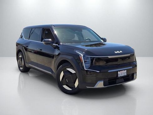 Used 2024 Kia EV9 Light Long Range RWD image 1