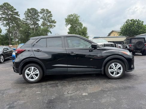 Used 2021 Nissan Kicks S image 5