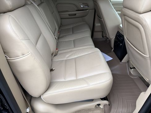 Used 2013 Cadillac Escalade EXT Premium image 16