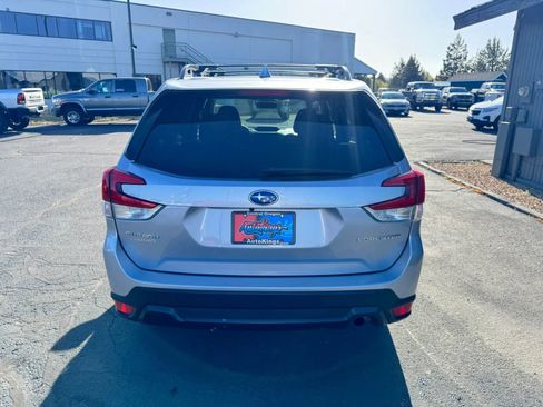 Used 2022 Subaru Forester Premium AWD/4WD image 4
