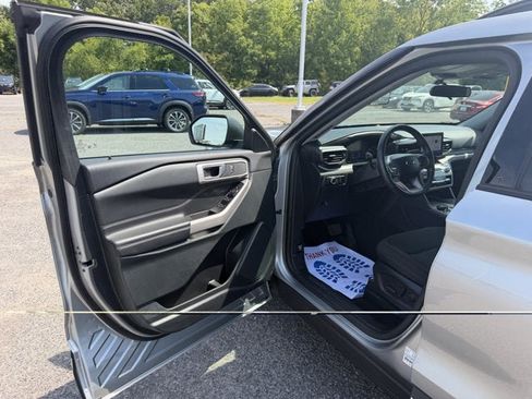 Used 2024 Ford Explorer XLT RWD image 14