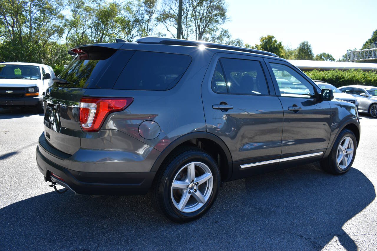 Used 2019 Ford Explorer XLT FWD image 3