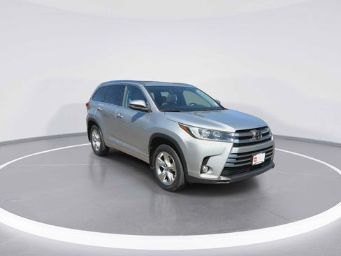 Certified 2018 Toyota Highlander Limited AWD/4WD image 2