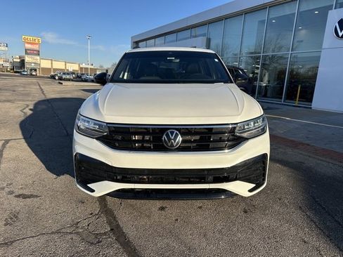Used 2023 Volkswagen Tiguan SE R-Line image 2