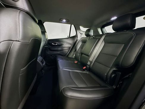 Used 2023 GMC Terrain SLT image 13