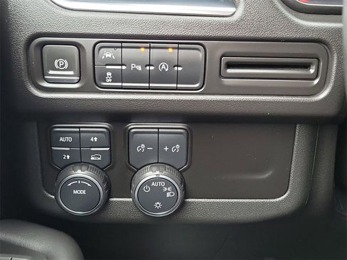 Certified 2024 Chevrolet Tahoe RST image 17