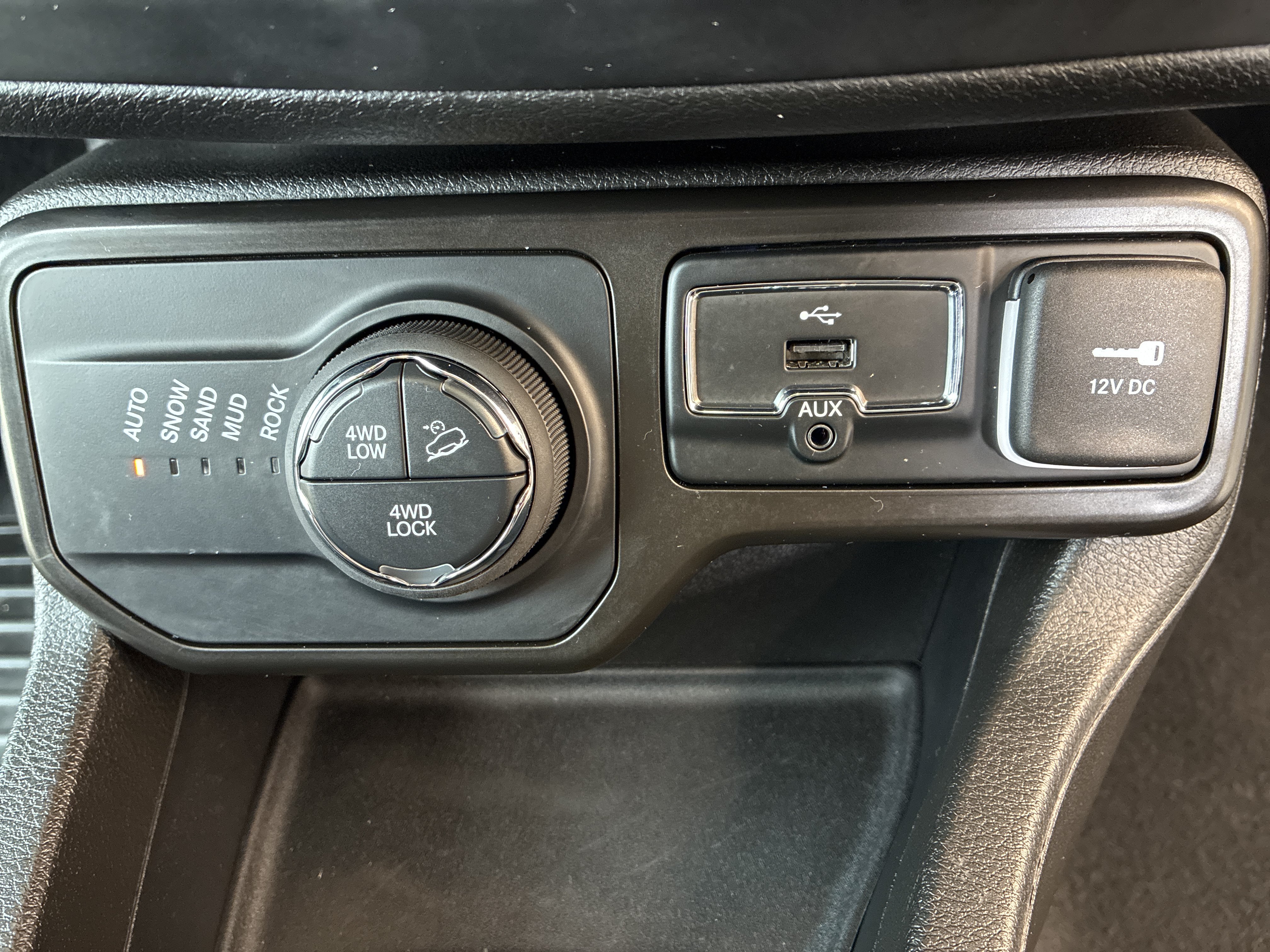 Certified 2023 Jeep Renegade Trailhawk w/ Sun/Sound Group AWD/4WD image 23