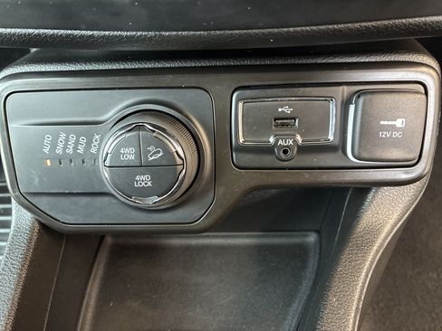 Certified 2023 Jeep Renegade Trailhawk w/ Sun/Sound Group AWD/4WD image 23