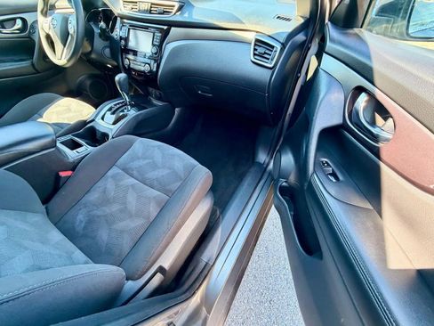 Used 2016 Nissan Rogue SV w/ SV Premium Package image 9