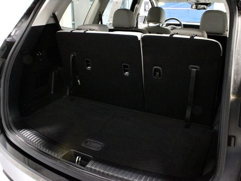 Used 2024 Kia Telluride EX w/ EX Captain's Chair Package FWD image 15
