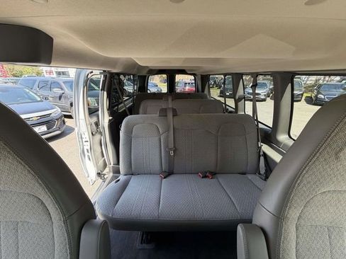 Used 2025 GMC Savana 3500 LT w/ LT Preferred Equipment Group RWD image 17