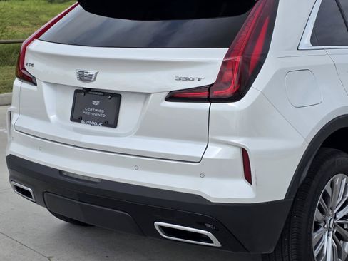 Certified 2025 Cadillac XT4 Premium Luxury w/ Cold Weather Package FWD image 11
