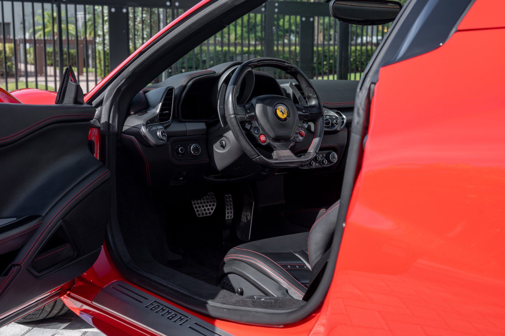Used 2013 Ferrari 458 Spider RWD image 17