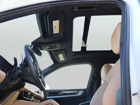Certified 2025 Porsche Cayenne AWD/4WD image 36