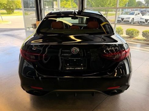 Used 2022 Alfa Romeo Giulia Veloce AWD/4WD image 4