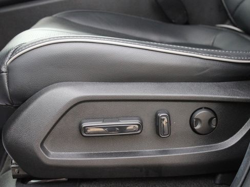 Used 2025 Honda Pilot Elite image 12