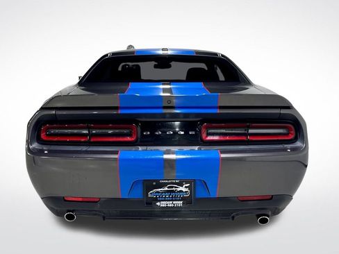 Used 2018 Dodge Challenger SXT image 7