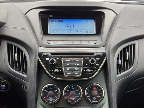 Used 2015 Hyundai Genesis 3.8 RWD image 16