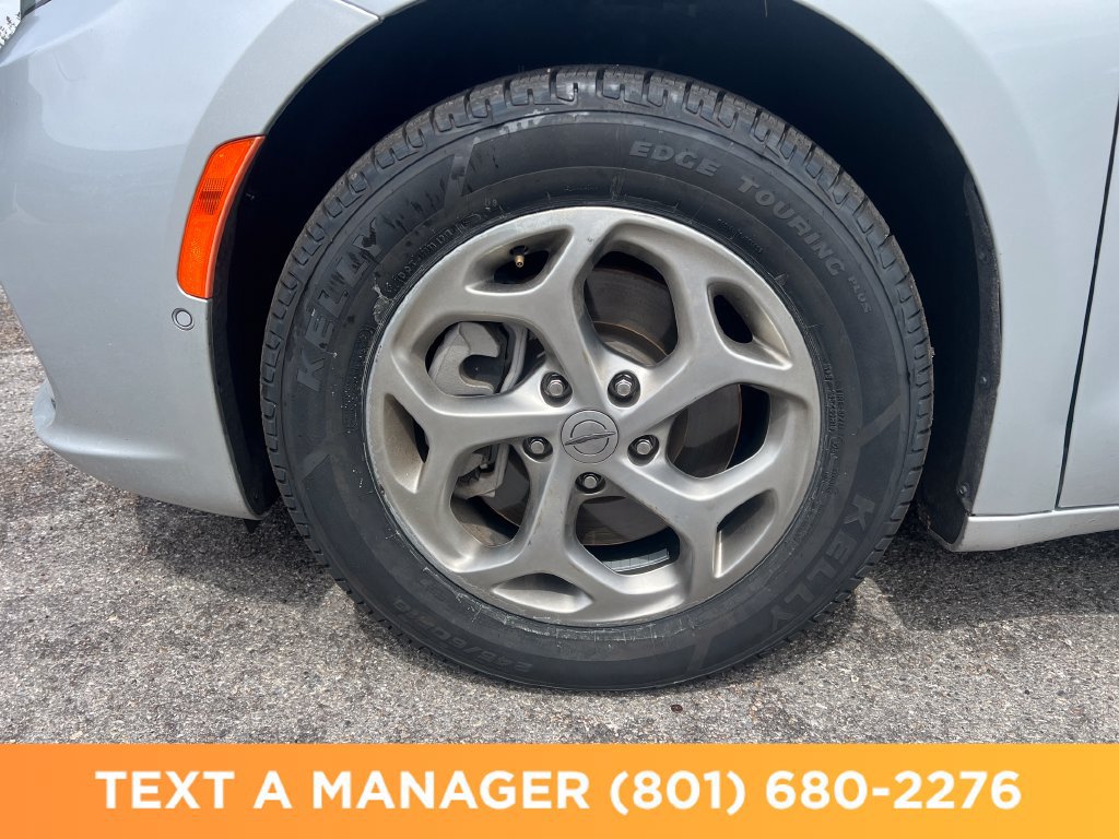 Used 2023 Chrysler Pacifica Limited w/ Uconnect Theater Family Group AWD/4WD image 9