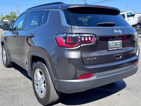 Used 2023 Jeep Compass Latitude w/ Convenience Group AWD/4WD image 5