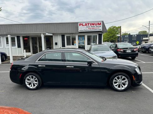 Used 2015 Chrysler 300 Limited image 5