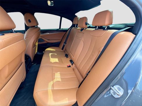 Used 2022 BMW 540i w/ Premium Package image 12