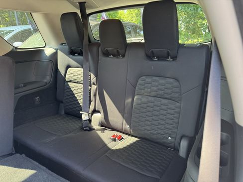 Used 2022 Nissan Pathfinder SV AWD/4WD image 11