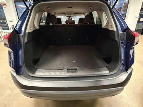 Used 2023 Nissan Rogue SV image 29