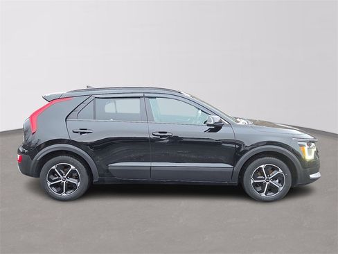 Certified 2023 Kia Niro EX image 7