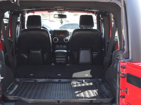 Used 2016 Jeep Wrangler Unlimited Rubicon w/ Connectivity Group AWD/4WD image 15