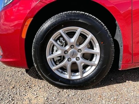 Used 2025 Chrysler Pacifica Select FWD image 32