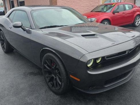Used 2019 Dodge Challenger SXT image 1