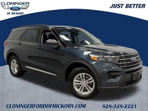 Used 2023 Ford Explorer XLT image 1