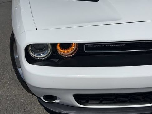 Used 2019 Dodge Challenger SXT RWD image 5