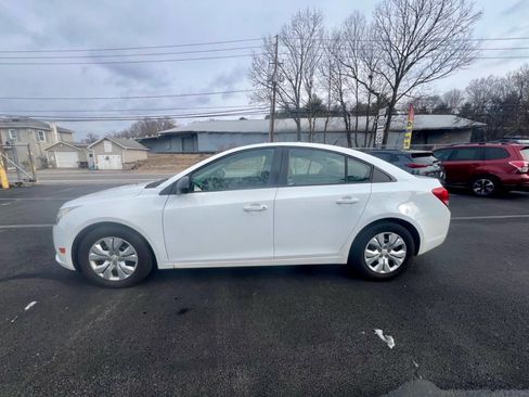 Used 2013 Chevrolet Cruze LS image 3