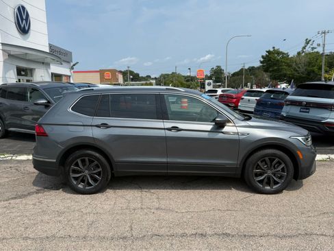 Certified 2023 Volkswagen Tiguan SE FWD image 8