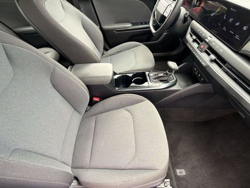 Used 2025 Kia K4 FWD image 27