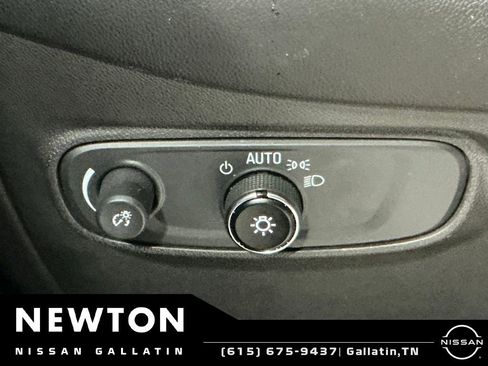 Used 2020 Chevrolet Equinox LT FWD image 21