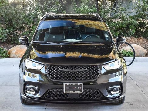 New 2026 Chrysler Pacifica Limited w/ S Appearance Package FWD image 2