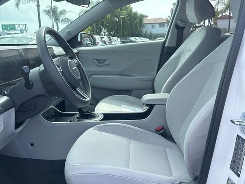Used 2025 Hyundai Kona SEL image 8