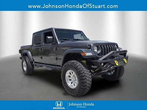 Used 2024 Jeep Gladiator Sport AWD/4WD image 1