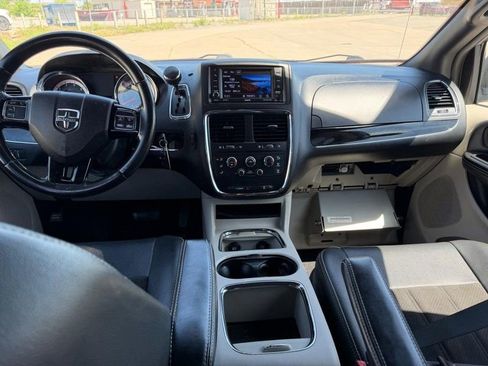 Used 2020 Dodge Grand Caravan SXT FWD image 11
