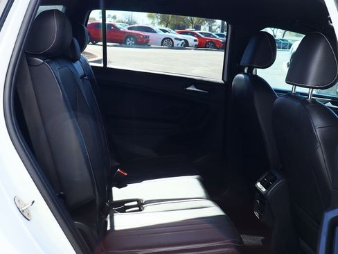 Used 2022 Volkswagen Tiguan SE R-Line image 28