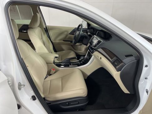 Certified 2017 Honda Accord EX-L image 7