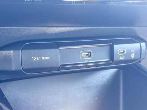 Used 2023 Kia Niro SX Touring FWD image 28