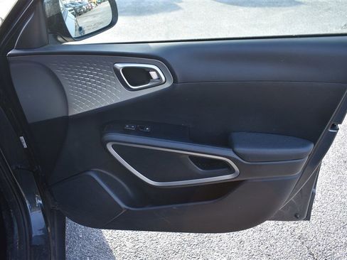 Used 2023 Kia Soul LX w/ LX Technology Package FWD image 23