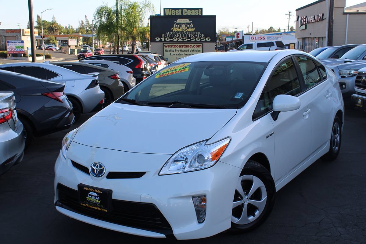 Used 2014 Toyota Prius Four FWD image 2