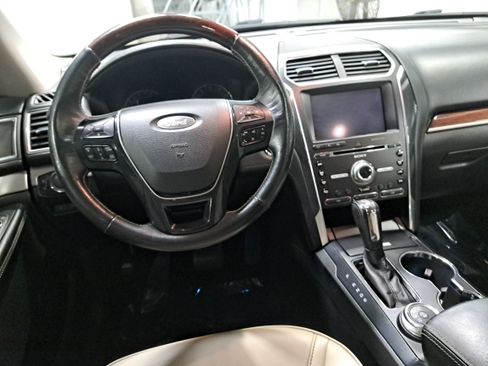 Used 2018 Ford Explorer Platinum AWD/4WD image 16